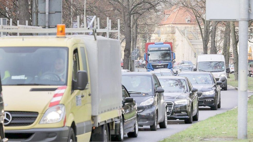 Stoßstange an Stoßstange: Wir sind alle ein Stück Monster-Stau Osnabrück. Foto: Jörn Martens
