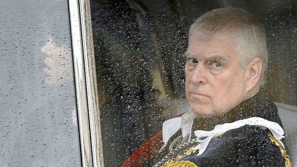 Künftig heißt der Adelsspross nur noch Andrew Mountbatten Windsor. (Archivbild) Foto: Toby Melville/Pool Reuters/dpa