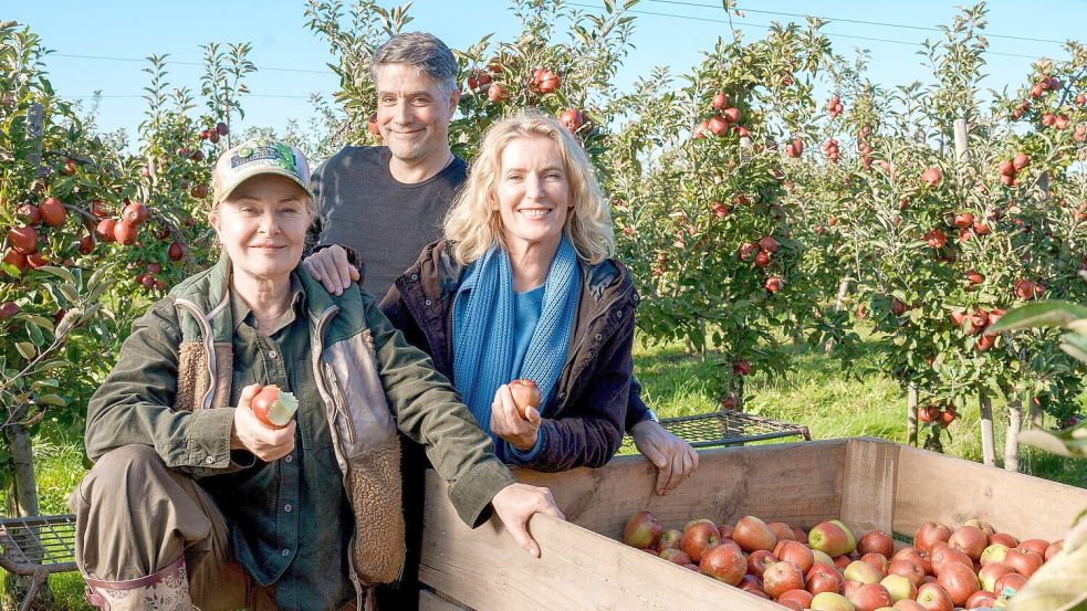Den neusten Tatort „Letzte Ernte“ aus dem „Alten Land“ versah Maria Furtwängler (r.) mit einer gehörigen Portion Ideologie. Foto: dpa/Christine Schroeder