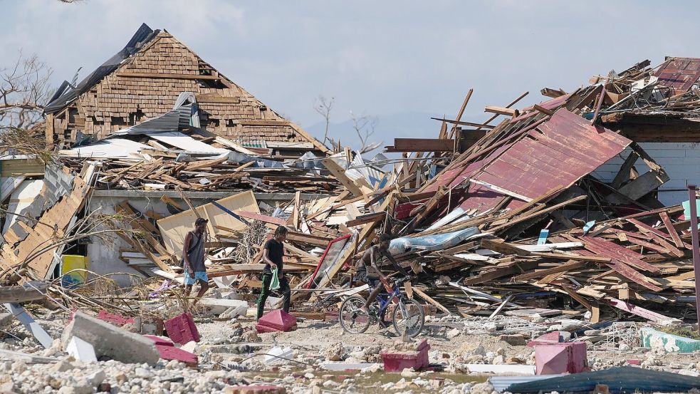 In der Küstenstadt Black River sehe es aus, als sei eine Bombe explodiert, sagte ein Vertreter des Welternährungsprogramms (WFP). Foto: Matias Delacroix/AP/dpa