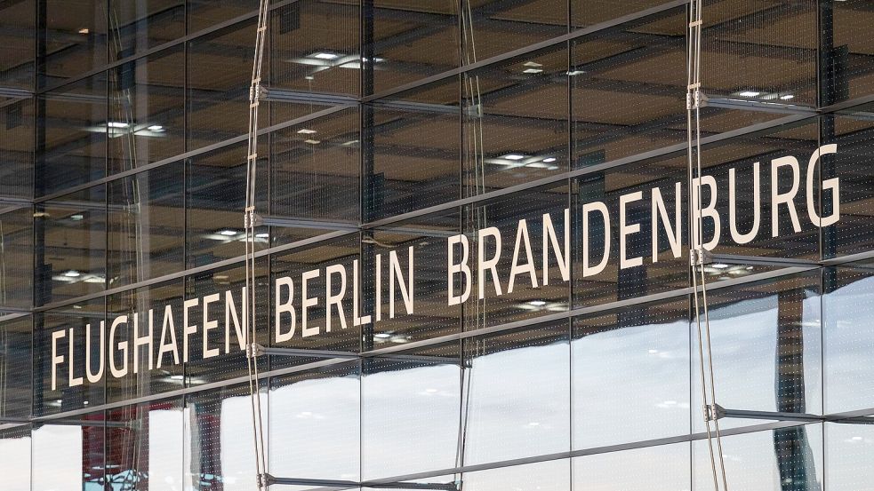 Der Flughafen wurde am späten Abend gesperrt. (Symbolbild) Foto: Soeren Stache/dpa