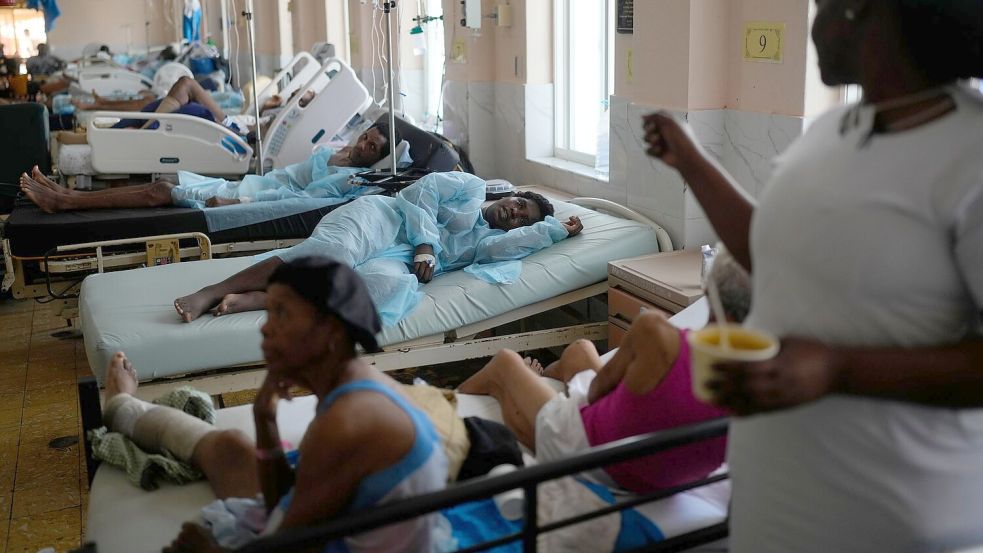 Viele Ärzte arbeiten seit Tagen ohne Pause. Foto: Matias Delacroix/AP/dpa