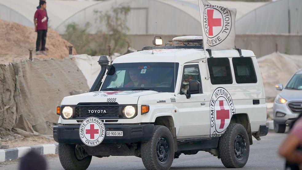 Nach israelischen Angaben hat die Hamas dem IKRK erneut Leichen übergeben, bei denen es sich nicht um vermisste Geiseln handelt. (Archivbild) Foto: Abdel Kareem Hana/AP/dpa