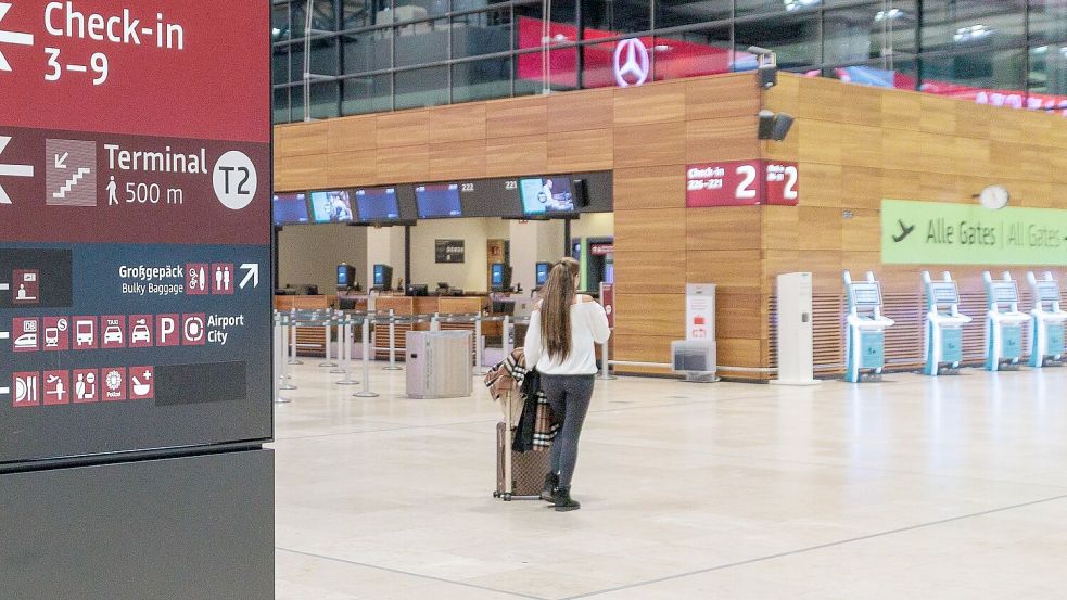 Wegen einer Drohnensichtung wurde der Flugbetrieb am BER zwischenzeitlich eingestellt. Foto: Carsten Koall/dpa
