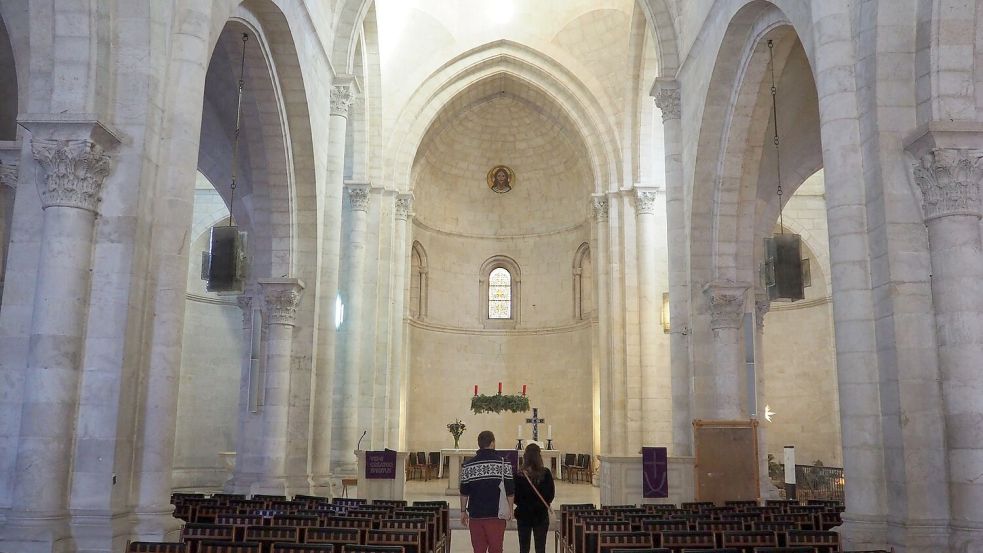 In der evangelischen Erlöserkirche in der Altstadt von Jerusalem warf Bischof Ibrahim Azar in seiner Predigt am Reformationstag Israel einen Völkermord vor. (Archivbild) Foto: Stefanie Järkel