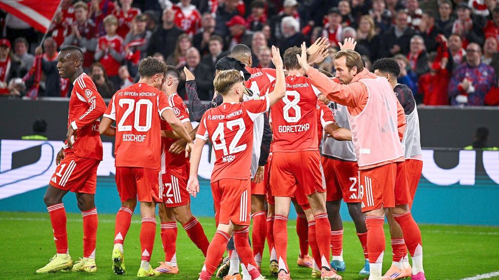 Der FC Bayern lag auch ohne Harry Kane (r) schon zur Halbzeit 3:0 gegen Leverkusen vorn. Foto: Tom Weller