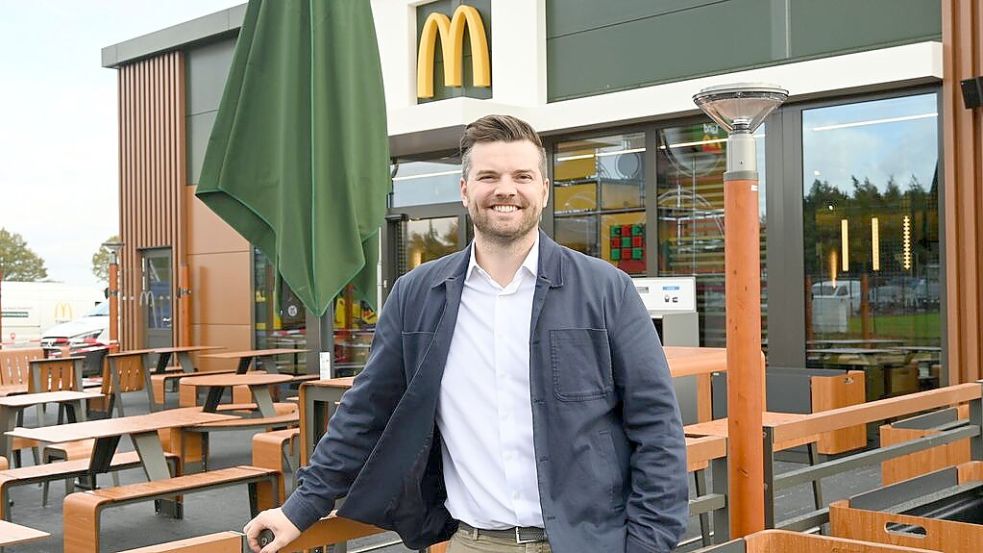 Franchisenehmer Stefan Timme sorgt jetzt auch dafür, dass in Löningen Burger, Pommes und Co. über die Ladentheke gehen. Foto: Meike Wienken