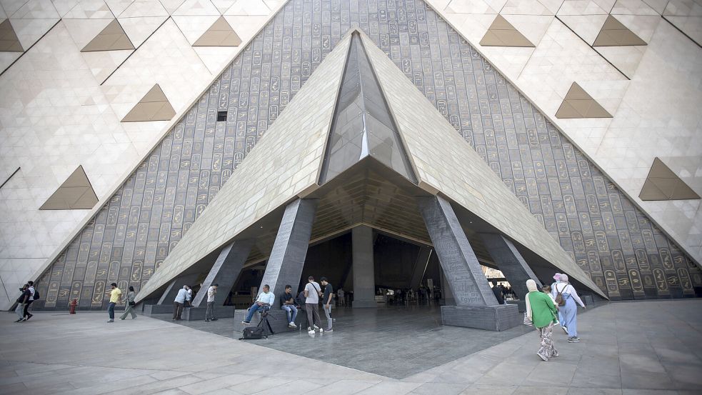 Der Eingang zum neuen Großen Ägyptischen Museum (GEM). Foto: dpa/Gehad Hamdy