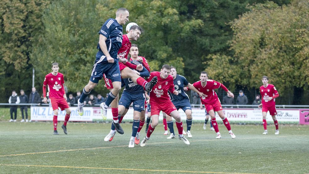 Der SV Hage setzte sich am Ende verdient mit 3:1 im Derby durch. Foto: Ezdards-Tschinke