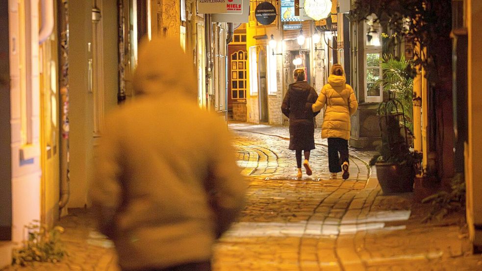 Für viele Mädchen und Frauen ist der Heimweg in der Nacht mit Angst verbunden. Foto: Sina Schuldt