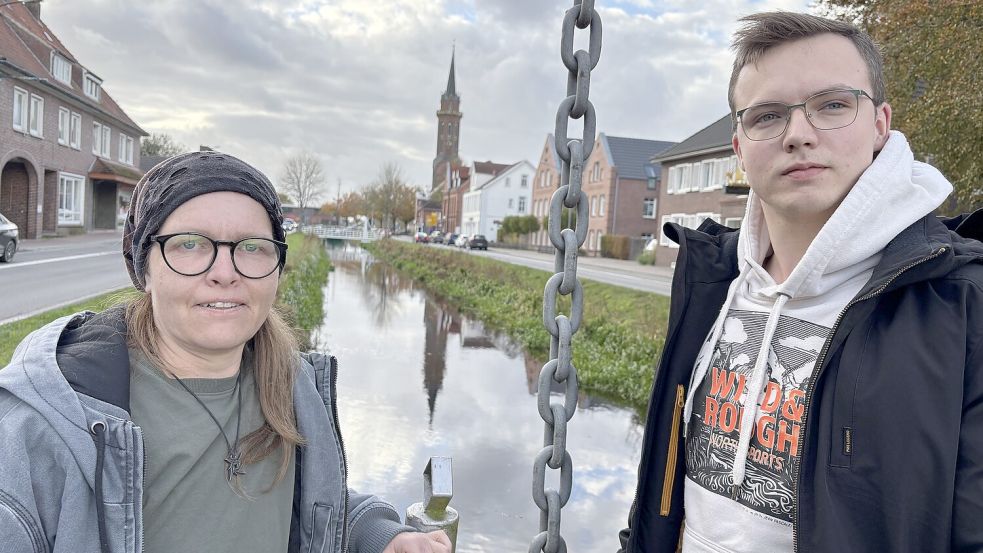 Die Vorsitzenden des Grünen-Ortsverbandes Overledingerland, Natascha Zwik (Rhauderfehn) und Ben Fischer (Westoverledingen), stellten dieser Tage die Pläne zur Bürgermeisterwahl vor. Foto: Marion Janßen