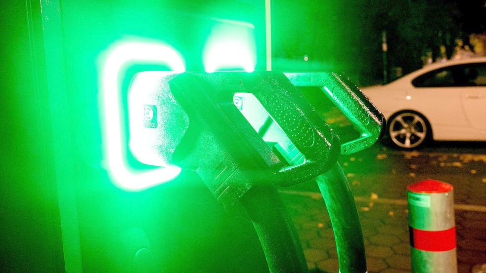 Die Verfügbarkeit von Ladepunkten für E-Auto-Besitzer variiert in den Bundesländern stark. (Archivbild) Foto: Daniel Bockwoldt