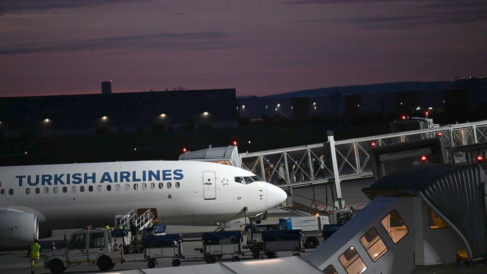 31 Afghanen sind mit dem Flugzeug in Hannover angekommen. Foto: Dpa