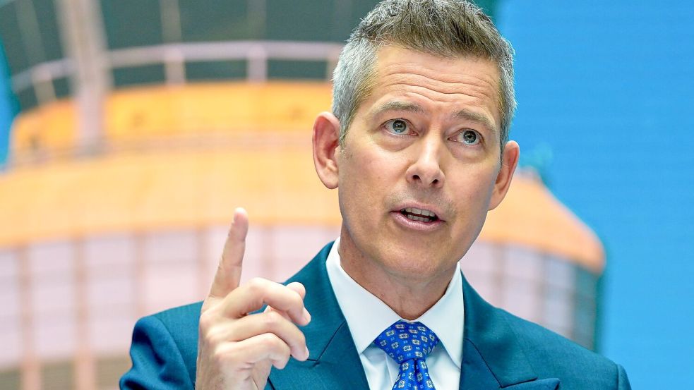 Schließung von Lufträumen wegen Shutdown angedroht. (Archivbild) Foto: Julia Demaree Nikhinson/AP/dpa