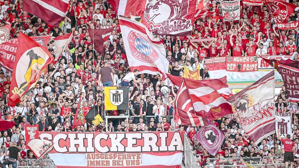 Der FC Bayern hat den Umgang mit einem Teil seiner Fans beim Spiel in Paris beklagt. (Archivfoto) Foto: Harry Langer