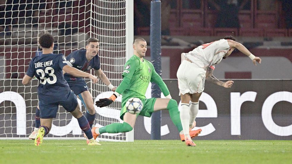 Luis Díaz (r) erzielt das frühe 1:0 für Bayern. Foto: Federico Gambarini