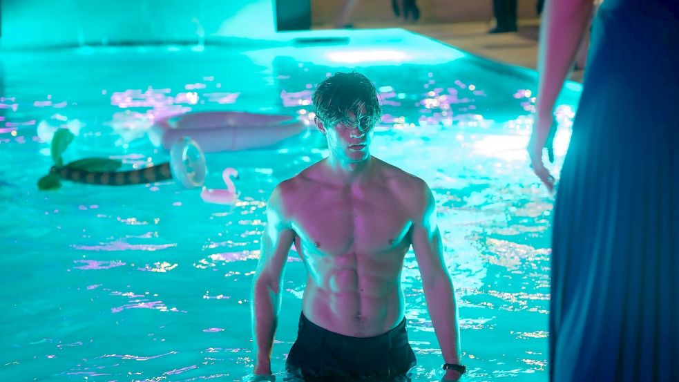 Damian Hardung ist in Serien immer mal wieder mit nacktem Oberkörper zu sehen. Foto: Amazon Prime Video/Gordon Muehle