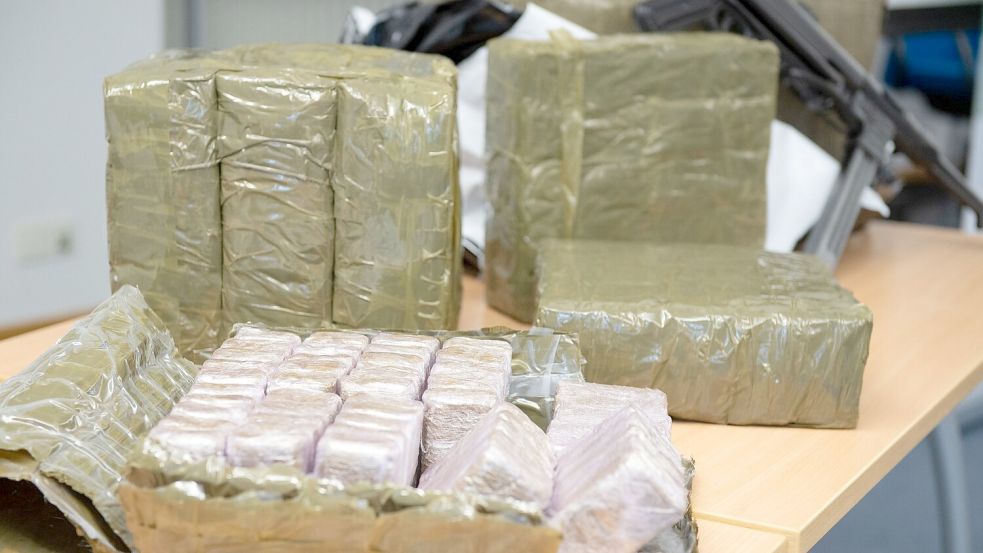 Im Kühlschrank eines mutmaßlichen Drogenschmugglers finden Zollbeamte Haschisch - getarnt als Dubai-Schokolade. (Symbolbild) Foto: Timm Schamberger