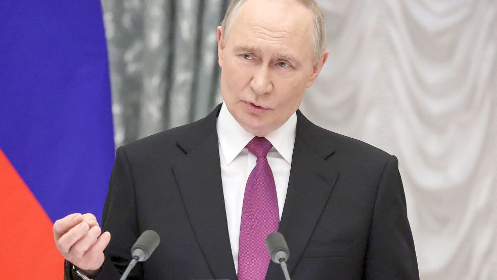 Kremlchef Putin bereitet mit seiner Führung mögliche russische Atomwaffentests vor. (Archivbild) Foto: Maxim Shipenkov/Pool EPA via AP/