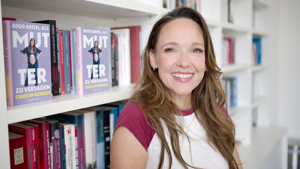 Carolin Kebekus hat ein Buch darüber geschrieben, wie leicht man als Mutter versagen kann - und wie unterhaltsam das Leben mit Kind sein kann. (Archivbild) Foto: Henning Kaiser