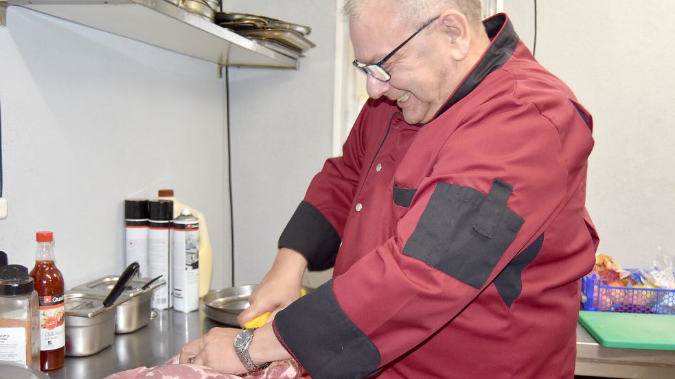 Massimo Gargiulo hat mehr als 30 Jahre auf Norderney als Chefkoch gearbeitet - nun ist er Küchenchef im Restaurant Simona. Foto: Prins
