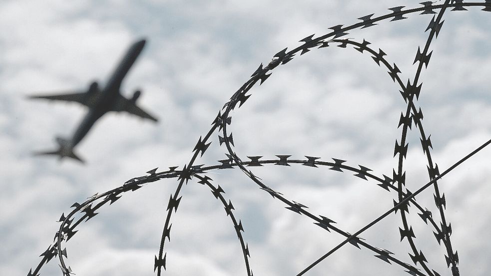 Deutschland schiebt aktuell keine abgelehnten Asylwerber oder Straftäter nach Syrien ab. Die häufigsten Zielstaaten sind Georgien, Nordmazedonien, die Türkei, Albanien und Serbien. Foto: dpa/Sebastian Gollnow