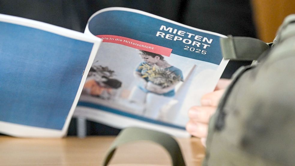 Der Mietenreport des Mieterbunds weist auf eine zunehmende Überbelastung durch Wohnkosten auch des Mittelstands hin. Foto: Britta Pedersen/dpa