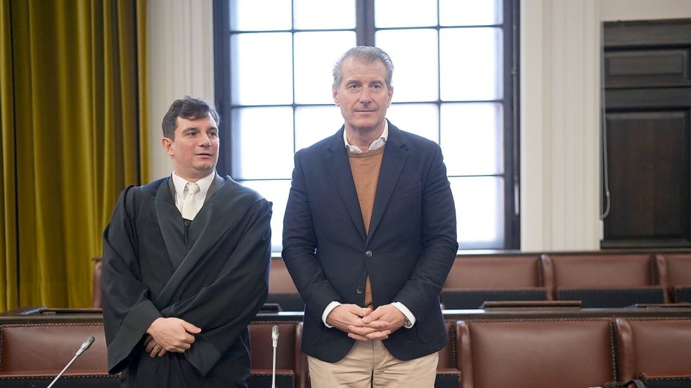 Der Vater, Stephan Hensel, wurde von seinem Anwalt Philip von der Meden begleitet. Foto: Marcus Brandt