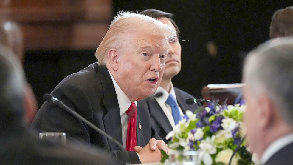 Kasachstan ist nach Worten Trumps das erste Land seiner zweiten Amtszeit, das den Abraham-Abkommen beigetreten sei - „das erste von vielen“. Foto: Jacquelyn Martin/AP/dpa