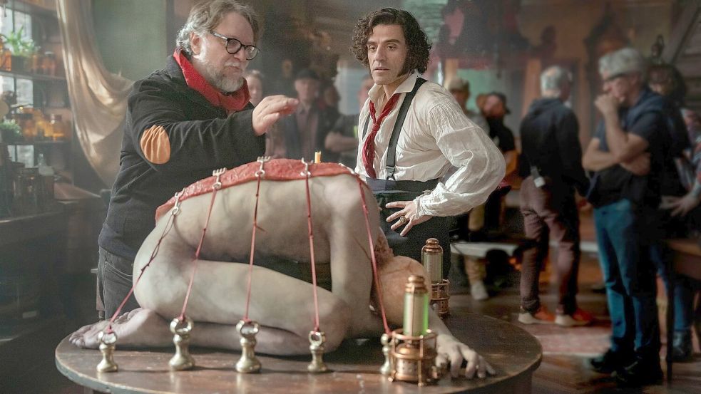 Del Toros Kreatur ist kein Schreckgespenst, sondern eine Seele aus Fleisch, Narben und Trauer. Foto: Ken Woroner/Netflix via AP/dpa