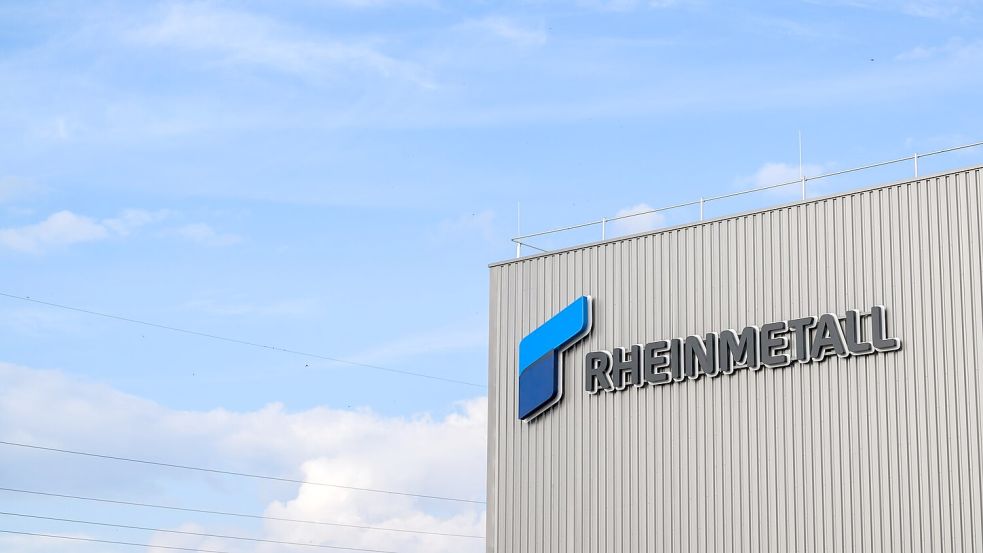 In diesem Rheinmetall-Werk im niedersächsischen Unterlüß werden Artilleriegranaten hergestellt, in Neuss hingegen soll es bald mit der Produktion von Aufklärungssatelliten losgehen. Foto: Julian Stratenschulte