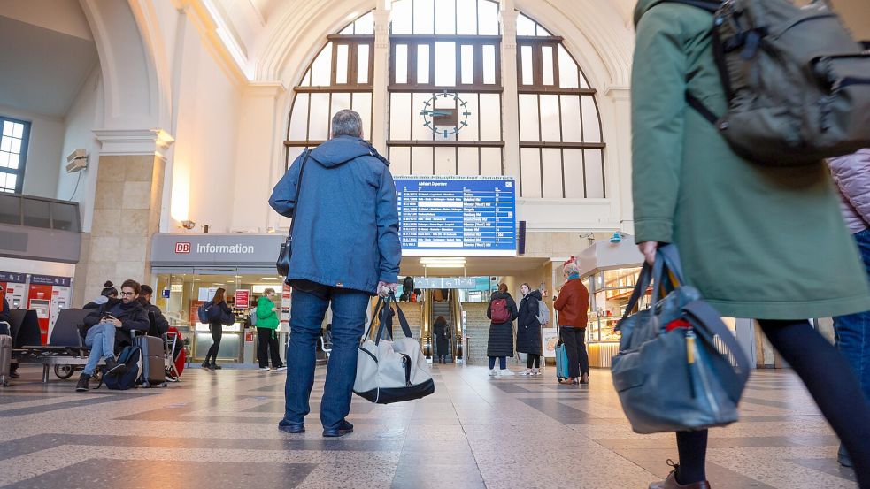 Der Hauptbahnhof Osnabrück wird am Sonntag, 9. November, für die Dauer der Bombenräumung im nahen Lokviertel gesperrt. Foto: Michael Gründel