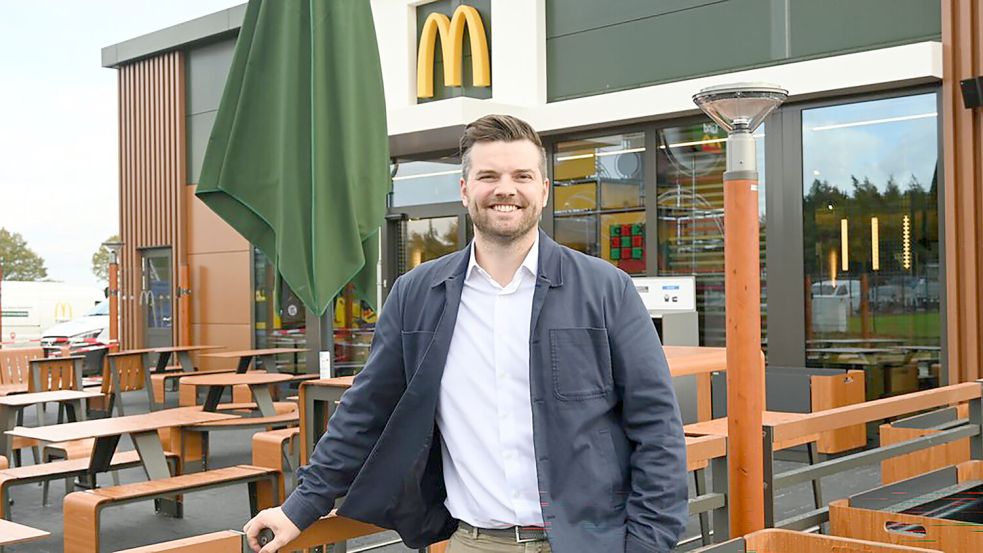 Franchisenehmer Stefan Timme sorgt jetzt auch dafür, dass in Löningen Burger, Pommes und Co. über die Ladentheke gehen. Foto: Meike Wienken