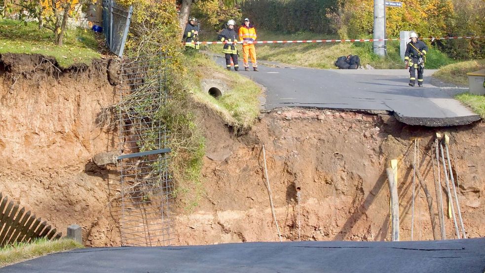 Wo und wann genau ein Erdfall auftritt, lässt sich nur schwer vorhersagen. Es gibt jedoch Gebiete, in denen diese häufiger auftreten. Foto: dpa/Michael Reichel