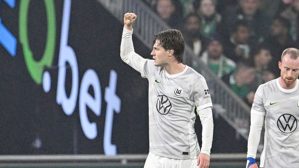 Brachte den VfL Wolfsburg in Front: Mattias Svanberg (l) Foto: Carmen Jaspersen