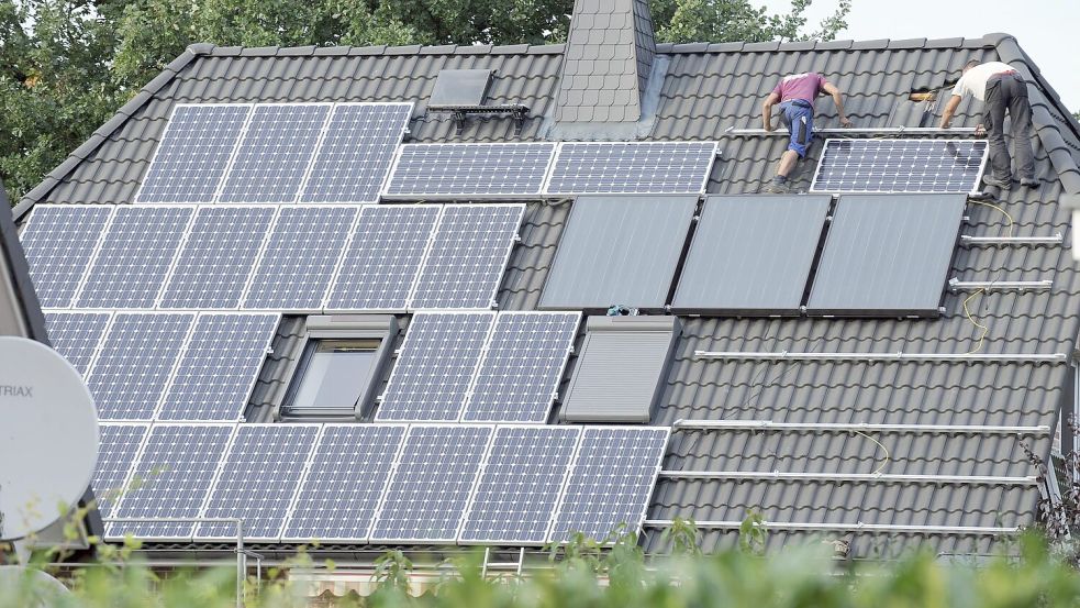 Privatpersonen ließen sich zuletzt deutlich weniger Solaranlagen installieren. (Archivbild) Foto: Rainer Jensen/dpa