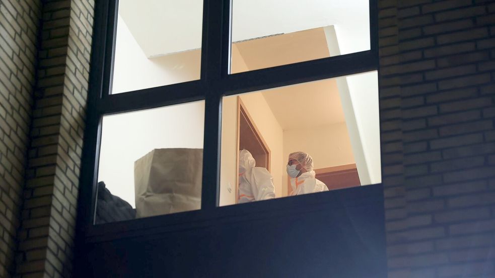 Bei einem Polizeieinsatz in Hamburg ist eine Frau wegen des Verdachts festgenommen worden, einen Mann getötet zu haben. Foto: Georg Wendt