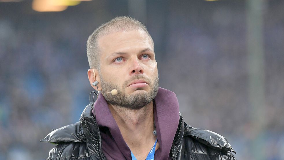 Vor dem Spiel des HSV gegen Dortmund sprach der Ex-HSVer Dennis Diekmeier über seine kranke Tochter. Foto: IMAGO/Jan Huebner