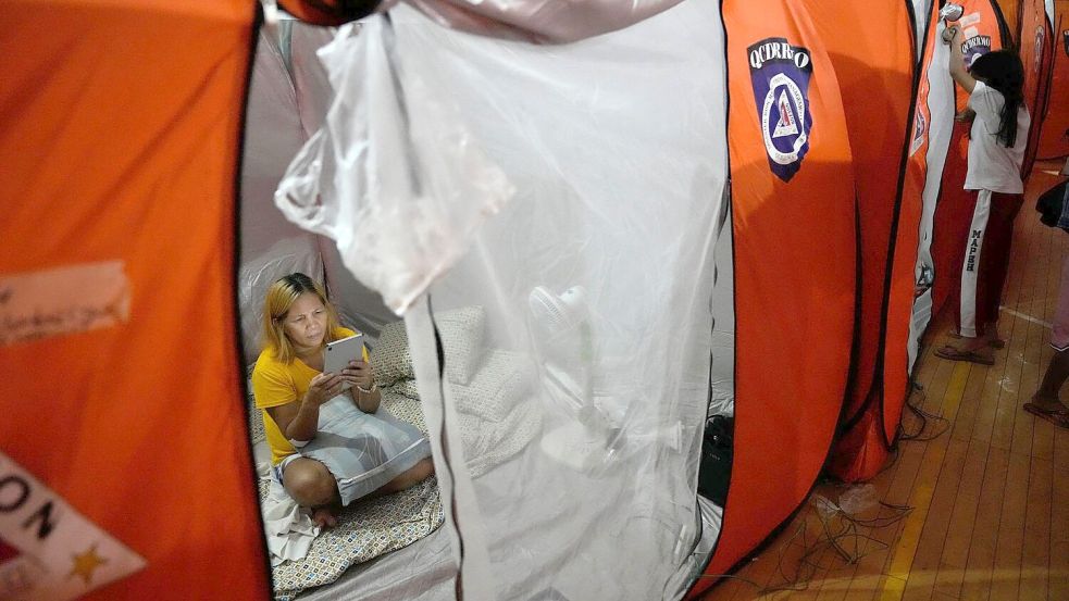 Auf der Flucht vor Supertaifun „Fung-Wong“ mussten mehr als eine Million Menschen ihre Häuser verlassen. Foto: Aaron Favila/AP/dpa