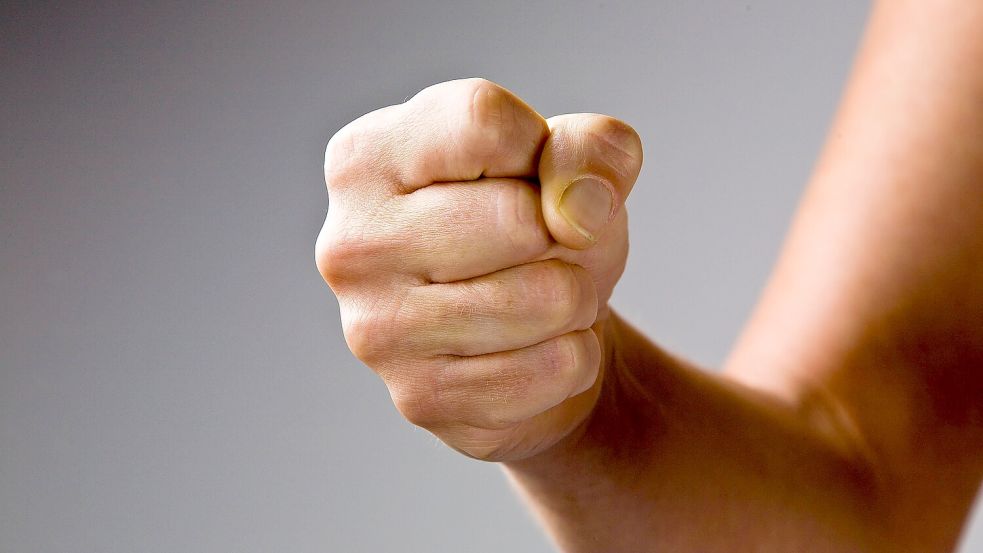 Raub in Osnabrück: Ein Unbekannter schlug in der Straße Alte Münze einen 33-Jährigen nieder und raubte ihn aus. Foto: imago/ErwinWodicka