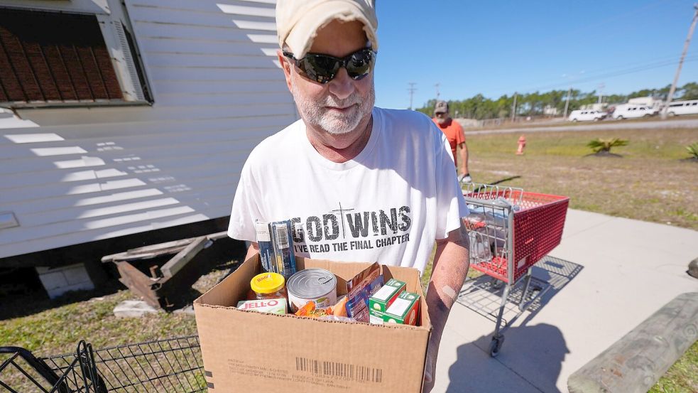 Wegen der unsicheren Lage spenden viele Amerikaner nun Lebensmittel - wie hier im Bundesstaat Missouri. (Archivbild) Foto: Lynne Sladky/AP/dpa