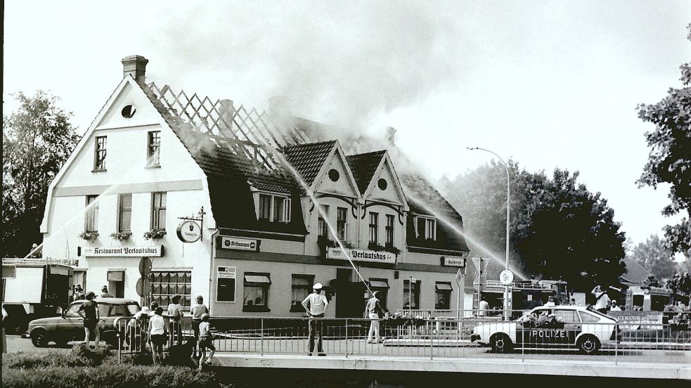 Im Juni 1985 brannte das Verlaatshus in Rhauderfehn zum zweiten Mal. Foto: Archiv