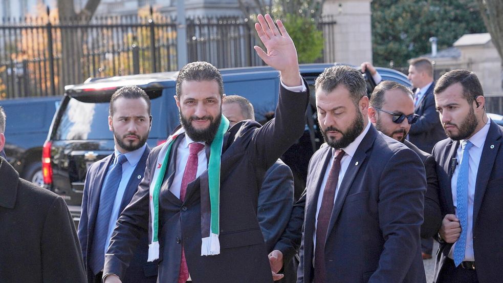 Syriens Übergangspräsident Ahmed al-Scharaa nach seinem Treffen mit US-Präsident Trump. Foto: Jacquelyn Martin/AP/dpa