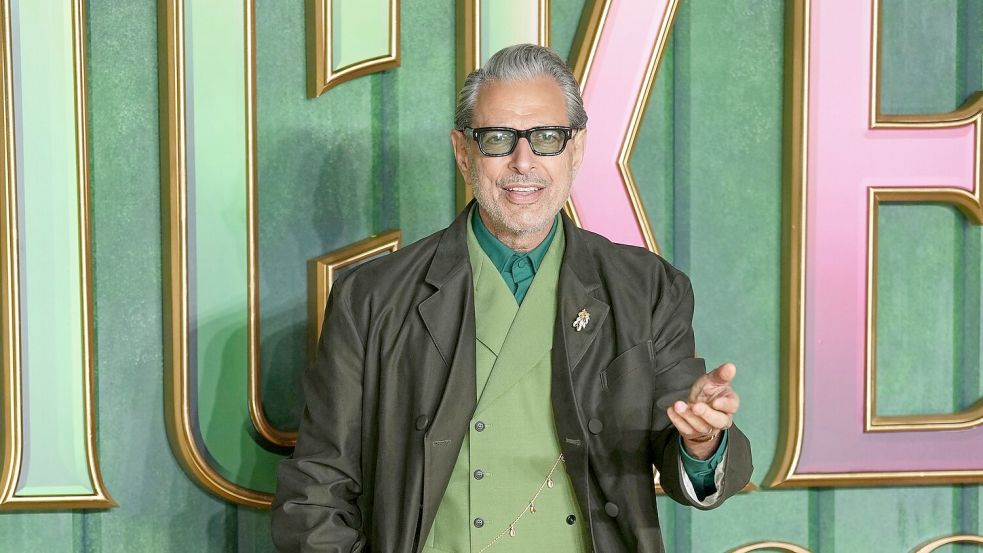 Hollywoodstar Jeff Goldblum isst eigenen Angaben zufolge seit seiner Rolle als Zauberer von Oz kein Fleisch mehr. (Archivbild) Foto: Scott A Garfitt/Invision/AP/dpa