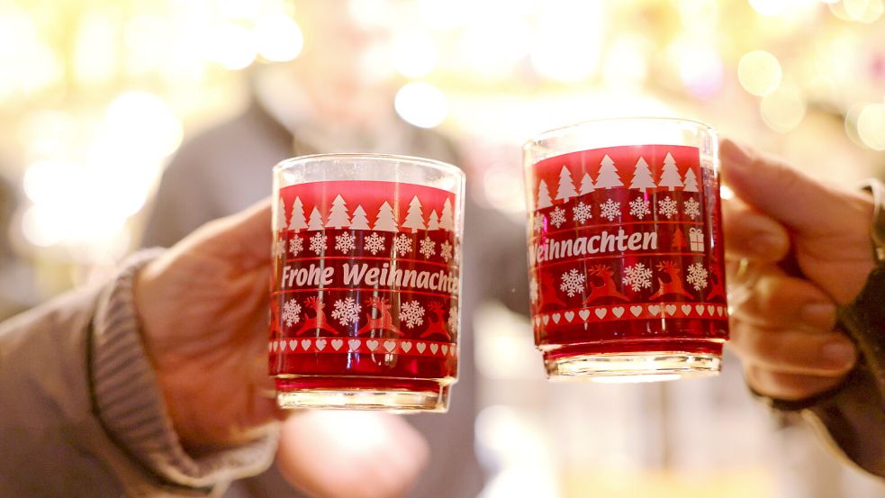 Das beliebte Heißgetränk wird 2025 stellenweise für um die fünf Euro pro Becher verkauft werden. Foto: Imago Images/wolterfoto