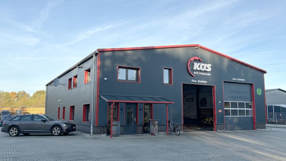 Seit Oktober 2015 gibt es die KÜS-Prüfstelle an der Bundesstraße 70 in Westoverledingen-Steenfelderfehn. Foto: Walker