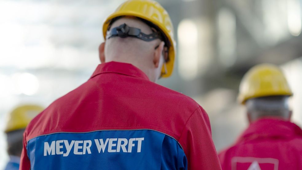 Betriebsversammlung in der Unternehmenskrise: Die NOZ-Berichterstattung über die Wirtschaftslage der Meyer Werft ist erneut für einen Preis nominiert. Foto: dpa/Izabella Mittwollen