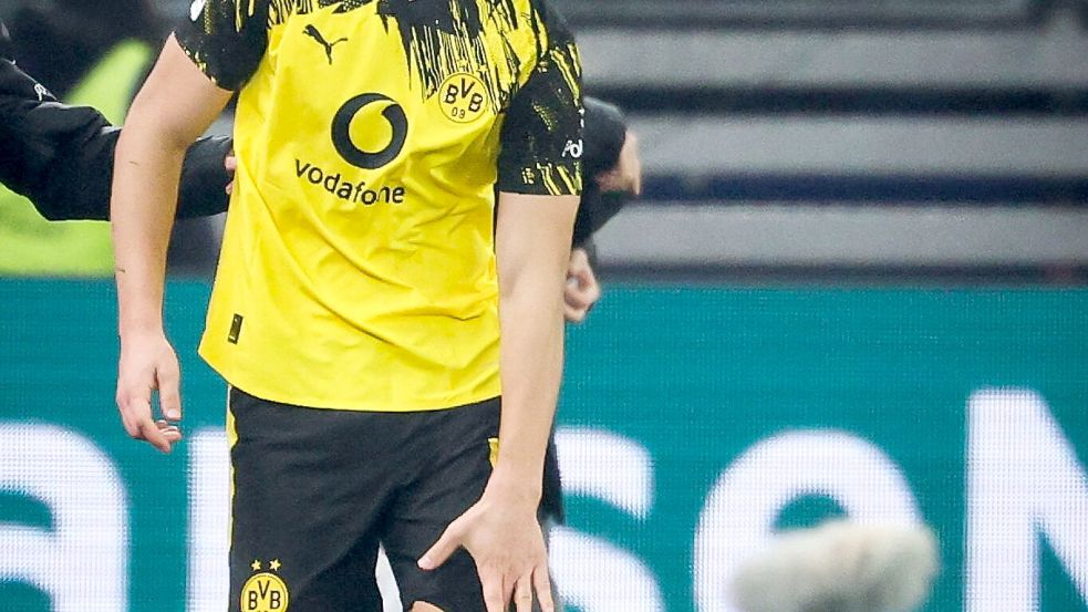 Schlotterbeck verletzt sich gegen den Hamburger SV (Archivbild). Foto: Christian Charisius