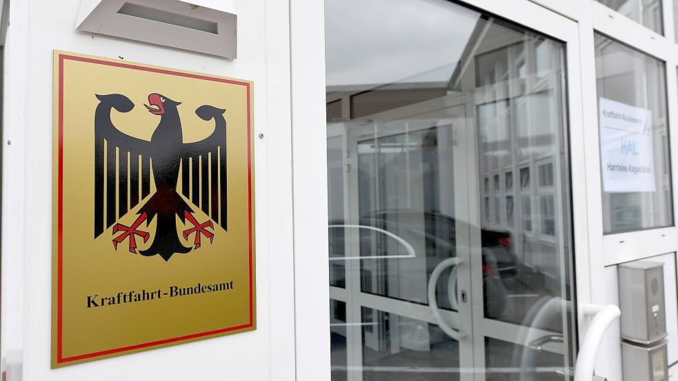 Nach einer Genehmigung durch das KBA darf die Paderborner Firma Holon ihr Elektro-Shuttle deutschlandweit im autonomen Fahrmodus mit Sicherheitsfahrer erproben. Foto: Carsten Rehder/dpa