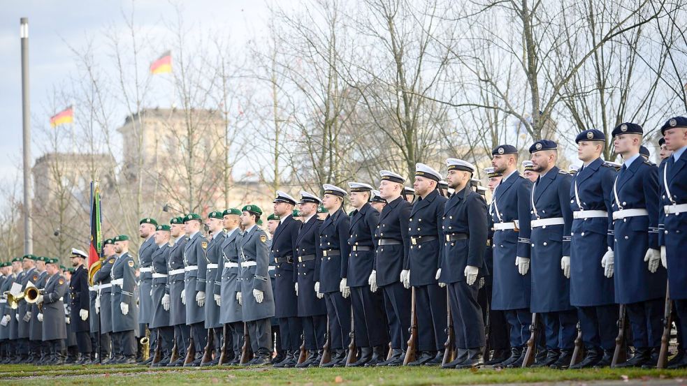 Die Bundeswehr ist genau 70 Jahre alt - und ihre Bedeutung nimmt seit dem Ukraine-Krieg wieder zu. (Archivbild) Foto: Bernd von Jutrczenka/dpa